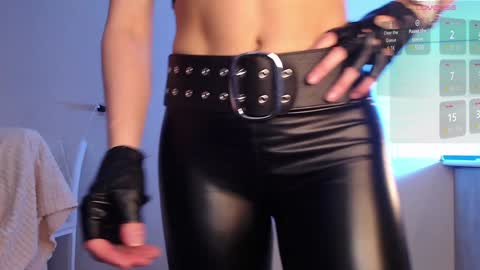 Snapshot of evahailey_ chatting on December 4, 3:48 am Eva online show from December 4, 3:48 am