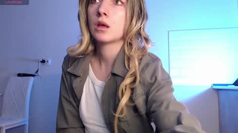 Snapshot of evahailey_ chatting on December 8, 4:46 am Eva online show from December 8, 4:46 am