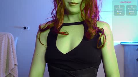 Snapshot of evahailey_ chatting on February 1, 4:24 am Eva online show from February 1, 4:24 am