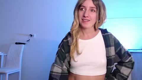 Snapshot of evahailey_ chatting on February 12, 5:15 am Eva online show from February 12, 5:15 am