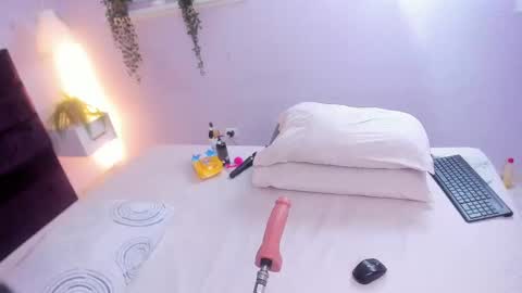 evahalston online show from September 10, 12:10 am