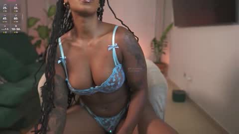 evajacksss_ online show from November 13, 10:19 pm