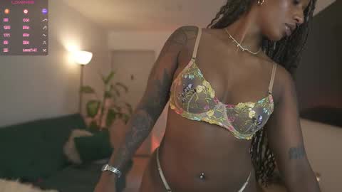 Snapshot of evajacksss_ chatting on May 11, 8:17 pm evajacksss_ online show from May 11, 8:17 pm
