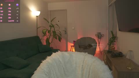 Snapshot of evajacksss_ chatting on June 5, 10:48 pm evajacksss_ online show from June 5, 10:48 pm