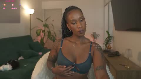 Snapshot of evajacksss_ chatting on June 10, 7:13 pm evajacksss_ online show from June 10, 7:13 pm