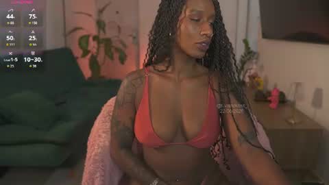 Snapshot of evajacksss_ chatting on June 22, 7:55 pm evajacksss_ online show from June 22, 7:55 pm