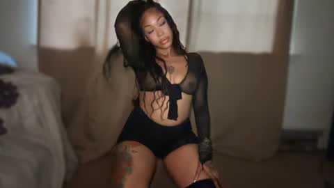 Snapshot of evajonez chatting on June 25, 12:10 am Eva online show from June 25, 12:10 am