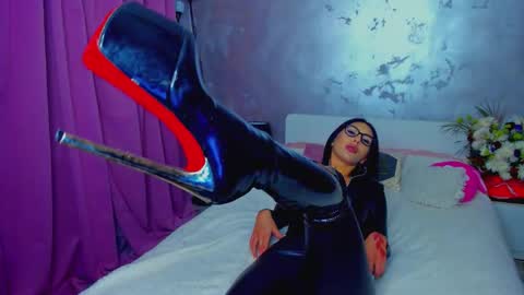 Snapshot of evalaane chatting on November 22, 8:52 pm Eva online show from November 22, 8:52 pm