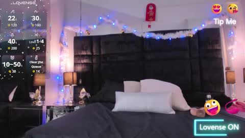 Snapshot of evamilfxxx chatting on November 18, 11:58 am Eva online show from November 18, 11:58 am