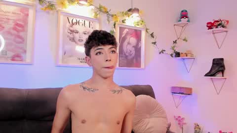 Evan voss  help me get 200 likesindependent model online show from April 19, 8:22 pm