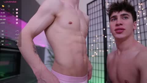 Snapshot of evan_white_ chatting on December 8, 9:24 am evan_white_ online show from December 8, 9:24 am