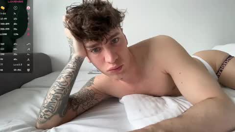 evan_white_ online show from May 7, 7:47 am