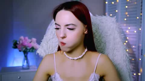 Eva  online show from November 19, 8:25 am