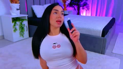 Snapshot of evanew_ chatting on April 23, 5:26 pm Eva online show from April 23, 5:26 pm