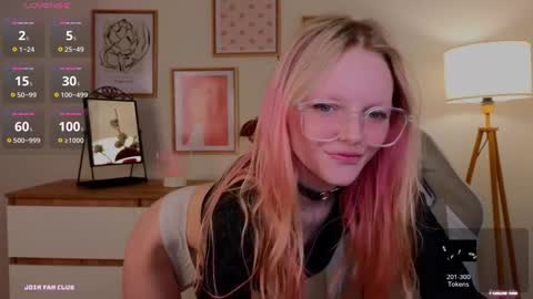 Snapshot of evangel1ne chatting on December 12, 12:55 pm evangel1ne online show from December 12, 12:55 pm