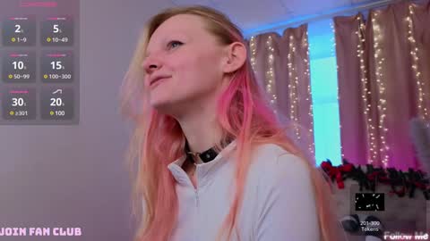 Snapshot of evangel1ne chatting on January 4, 10:27 am evangel1ne online show from January 4, 10:27 am