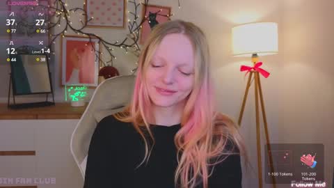 Snapshot of evangel1ne chatting on February 5, 9:25 am evangel1ne online show from February 5, 9:25 am