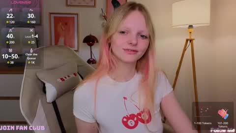 Snapshot of evangel1ne chatting on February 22, 5:44 am evangel1ne online show from February 22, 5:44 am