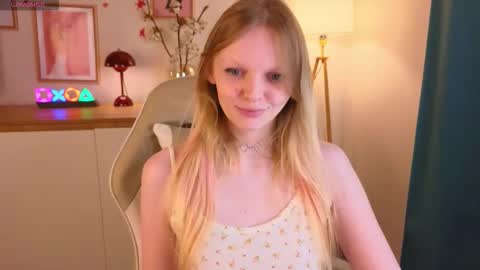 Snapshot of evangel1ne chatting on November 26, 2:51 pm evangel1ne online show from November 26, 2:51 pm