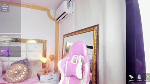 Snapshot of evangelin_ts chatting on February 7, 10:52 pm evangelin_ts online show from February 7, 10:52 pm