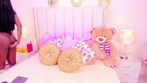 Snapshot of evangelin_ts chatting on November 21, 1:54 pm evangelin_ts online show from November 21, 1:54 pm