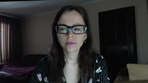 Snapshot of evangeline06 chatting on May 3, 8:53 am YourMistress online show from May 3, 8:53 am