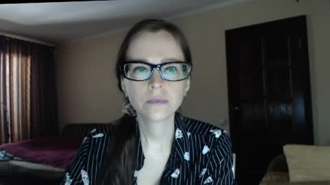 Snapshot of evangeline06 chatting on May 6, 9:03 am YourMistress online show from May 6, 9:03 am
