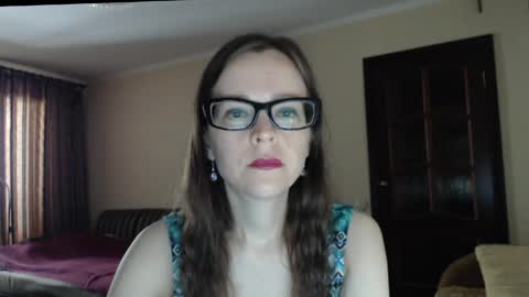 Snapshot of evangeline06 chatting on May 17, 8:34 am YourMistress online show from May 17, 8:34 am