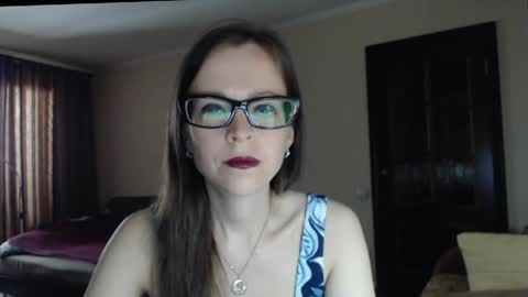 Snapshot of evangeline06 chatting on May 19, 8:53 am YourMistress online show from May 19, 8:53 am
