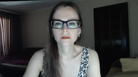Snapshot of evangeline06 chatting on June 2, 8:49 am YourMistress online show from June 2, 8:49 am