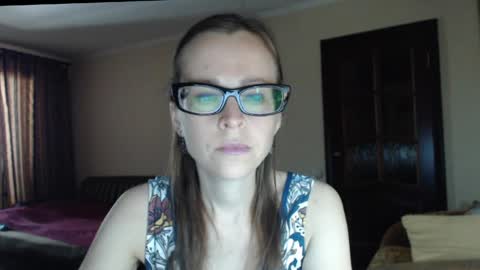 Snapshot of evangeline06 chatting on June 4, 8:53 am YourMistress online show from June 4, 8:53 am