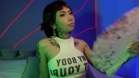 Snapshot of evangeline_bell chatting on December 6, 5:55 pm Eva online show from December 6, 5:55 pm