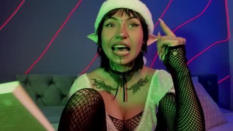 Snapshot of evangeline_bell chatting on December 17, 2:44 pm Eva online show from December 17, 2:44 pm