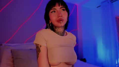 Snapshot of evangeline_bell chatting on December 21, 8:32 pm Eva online show from December 21, 8:32 pm