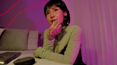 Snapshot of evangeline_bell chatting on December 27, 4:10 pm Eva online show from December 27, 4:10 pm