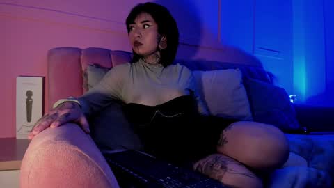 Snapshot of evangeline_bell chatting on January 24, 3:55 pm Eva online show from January 24, 3:55 pm