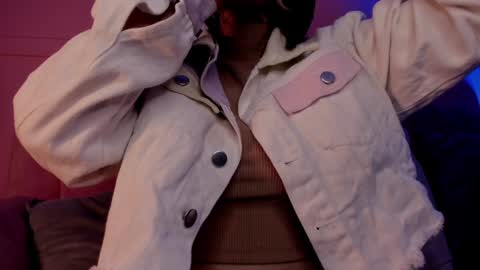 Snapshot of evangeline_bell chatting on February 5, 12:06 pm Eva online show from February 5, 12:06 pm