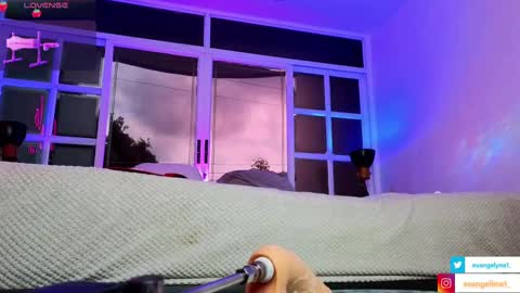 Evangelyne online show from January 9, 7:08 pm