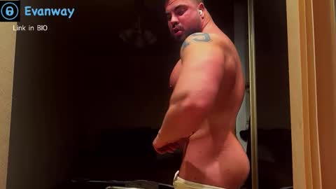 Snapshot of evanhoti chatting on March 8, 8:45 pm EvanHOTi online show from March 8, 8:45 pm