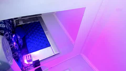 evanllelyne online show from February 1, 12:48 pm