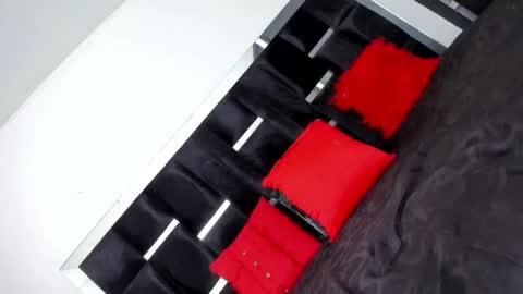 evanllelyne online show from February 28, 7:37 pm