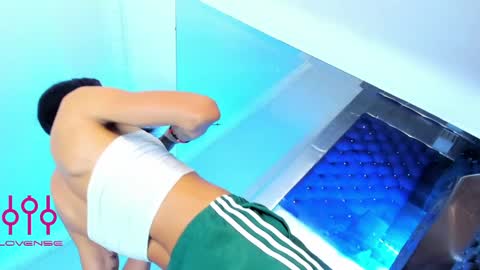 evanllelyne online show from April 23, 12:15 pm