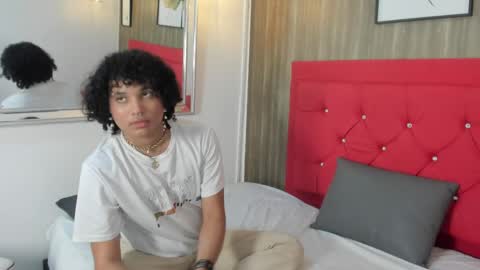 Snapshot of evannnight chatting on April 11, 4:50 am Evann online show from April 11, 4:50 am