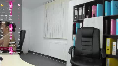 Snapshot of evanoellex chatting on February 5, 1:26 am Your Fantasy online show from February 5, 1:26 am