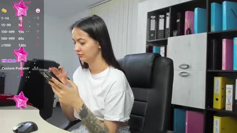 Snapshot of evanoellex chatting on February 5, 4:27 am Your Fantasy online show from February 5, 4:27 am