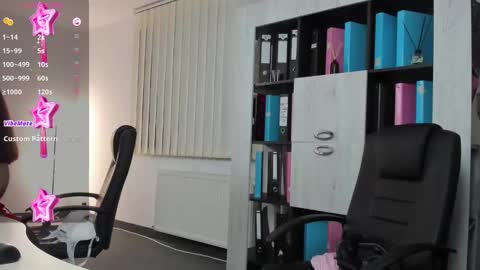 Snapshot of evanoellex chatting on February 12, 12:37 am Your Fantasy online show from February 12, 12:37 am