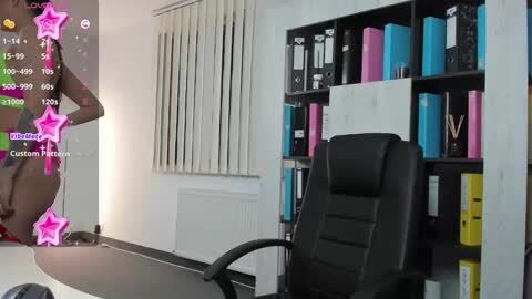 Snapshot of evanoellex chatting on February 17, 1:47 am Your Fantasy online show from February 17, 1:47 am