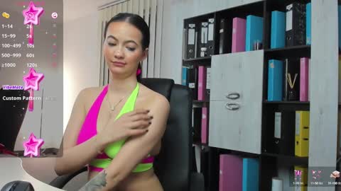 Snapshot of evanoellex chatting on February 17, 4:53 am Your Fantasy online show from February 17, 4:53 am