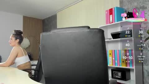 Snapshot of evanoellex chatting on November 7, 7:25 pm Your Fantasy online show from November 7, 7:25 pm