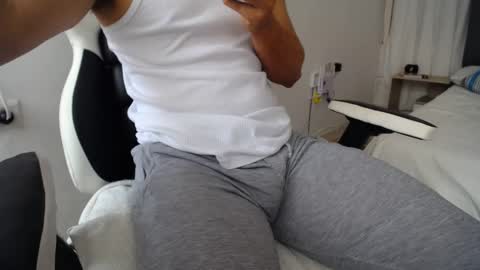 Snapshot of evans_king chatting on December 17, 7:48 pm Evan online show from December 17, 7:48 pm